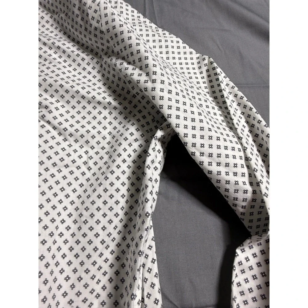 Banana Republic Button Down Mens Large White Non-Iron Standard Fit Geometric